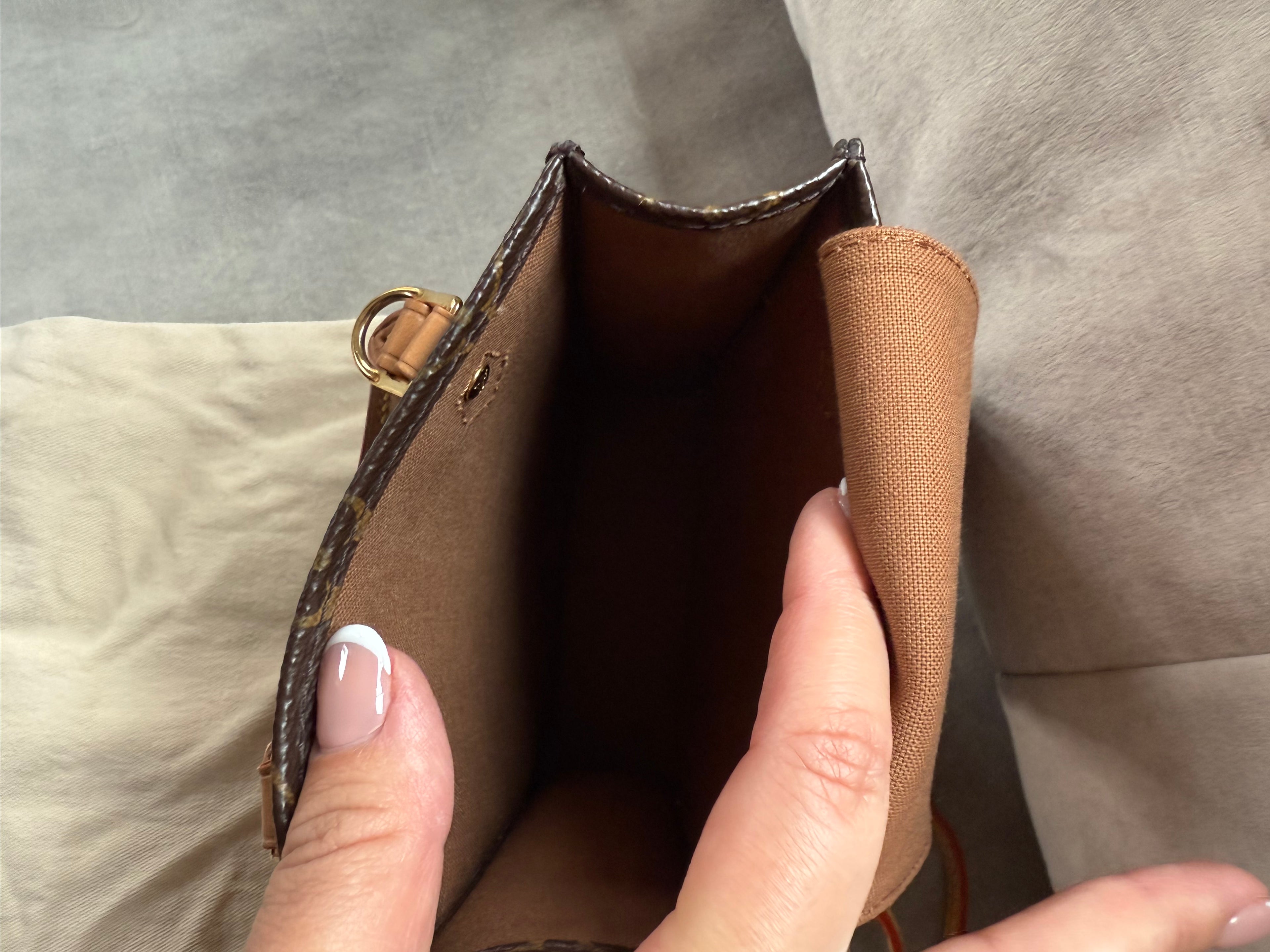 Pre-Owned Louis Vuitton Petit Sac Plat in Monogram Canvas