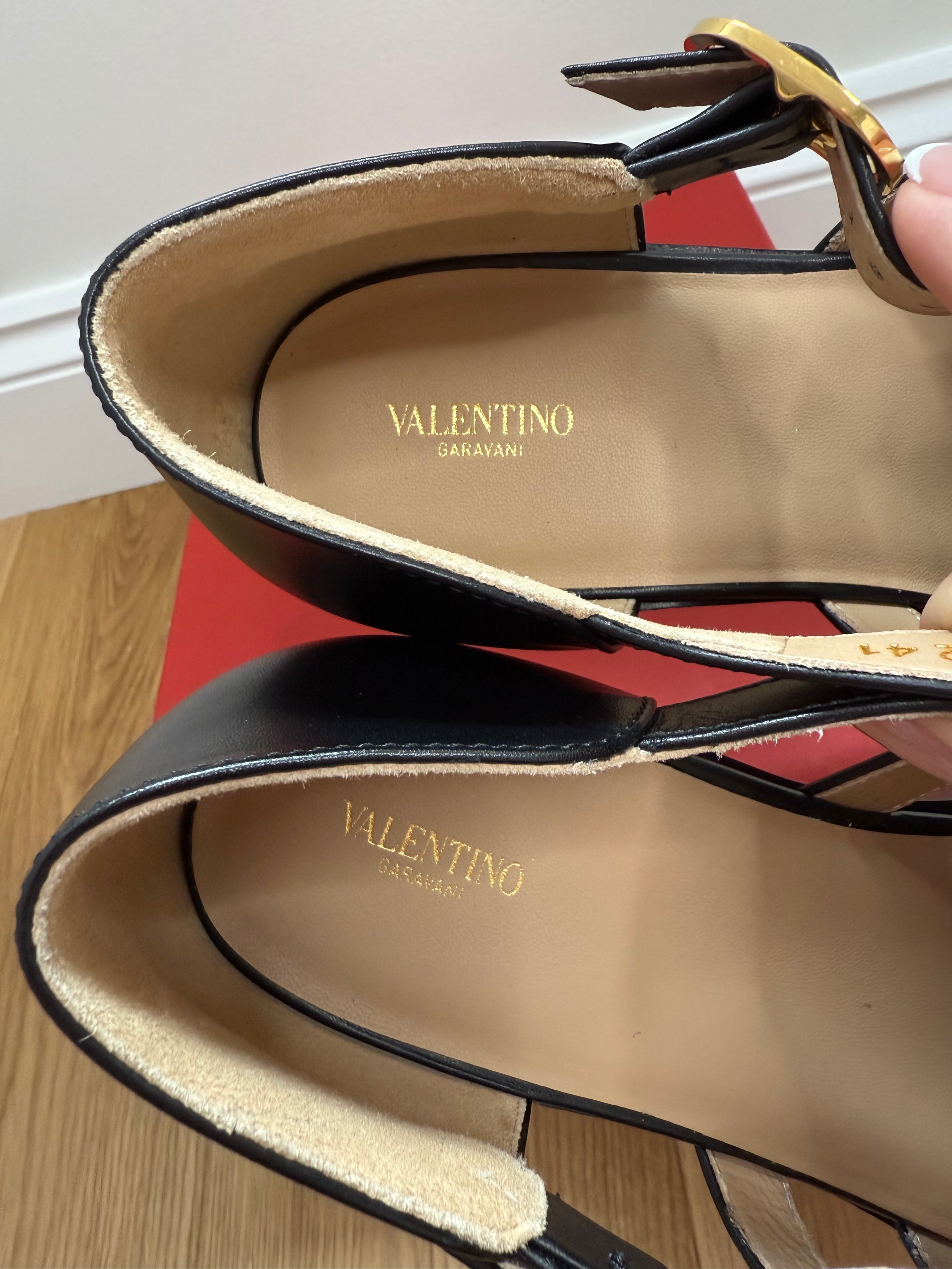 New Valentino Garavani Black Leather Gladiator style sandals