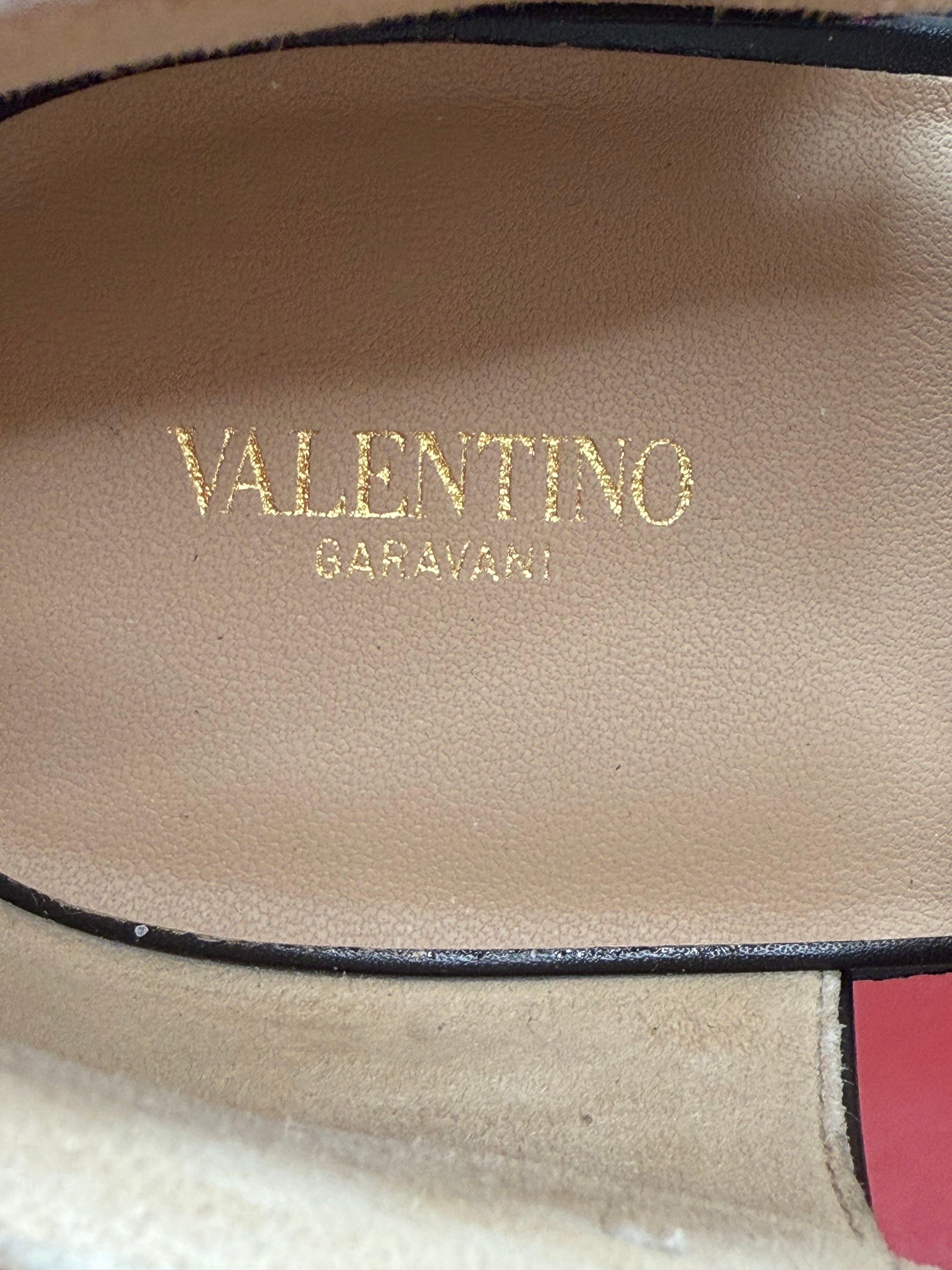 New Valentino Garavani Black Leather Gladiator style sandals