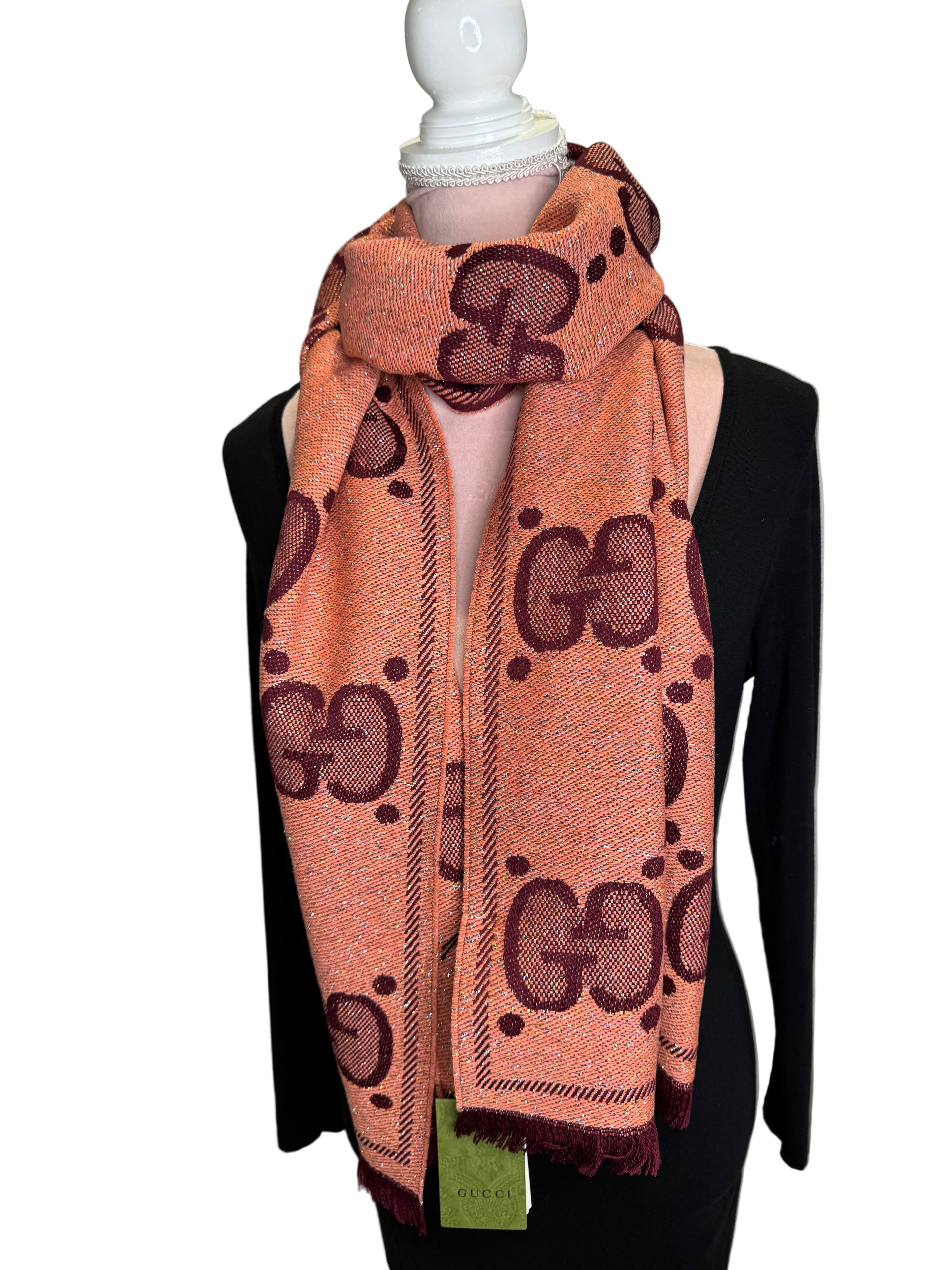 New Gucci Large GG Monogram Print Metallised Jacquard Scarf in Pink with Bordeaux