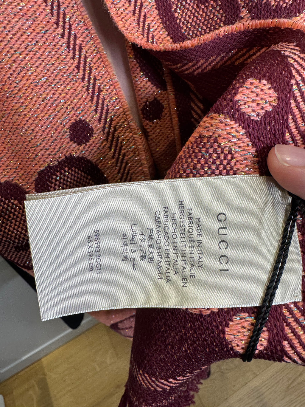New Gucci Large GG Monogram Print Metallised Jacquard Scarf in Pink with Bordeaux