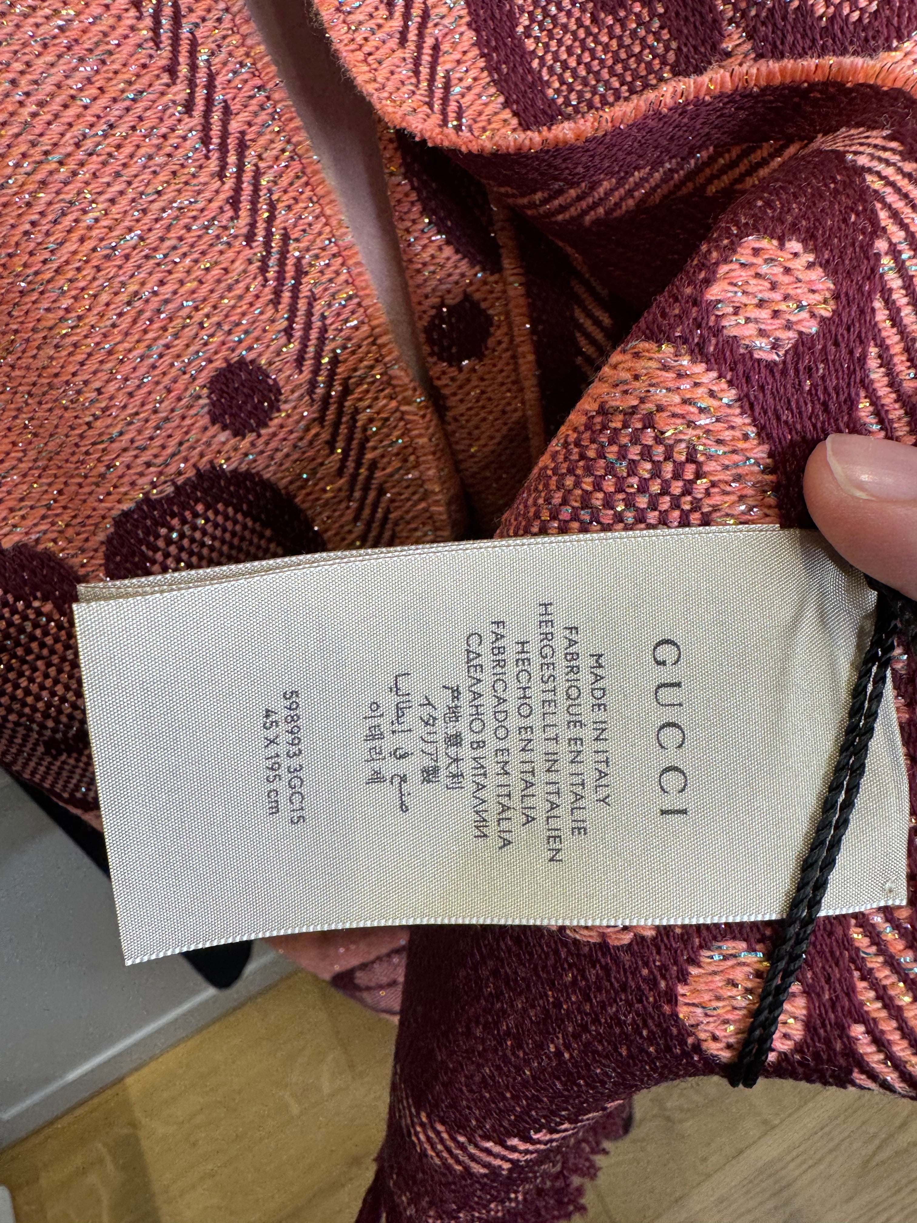 New Gucci Large GG Monogram Print Metallised Jacquard Scarf in Pink with Bordeaux