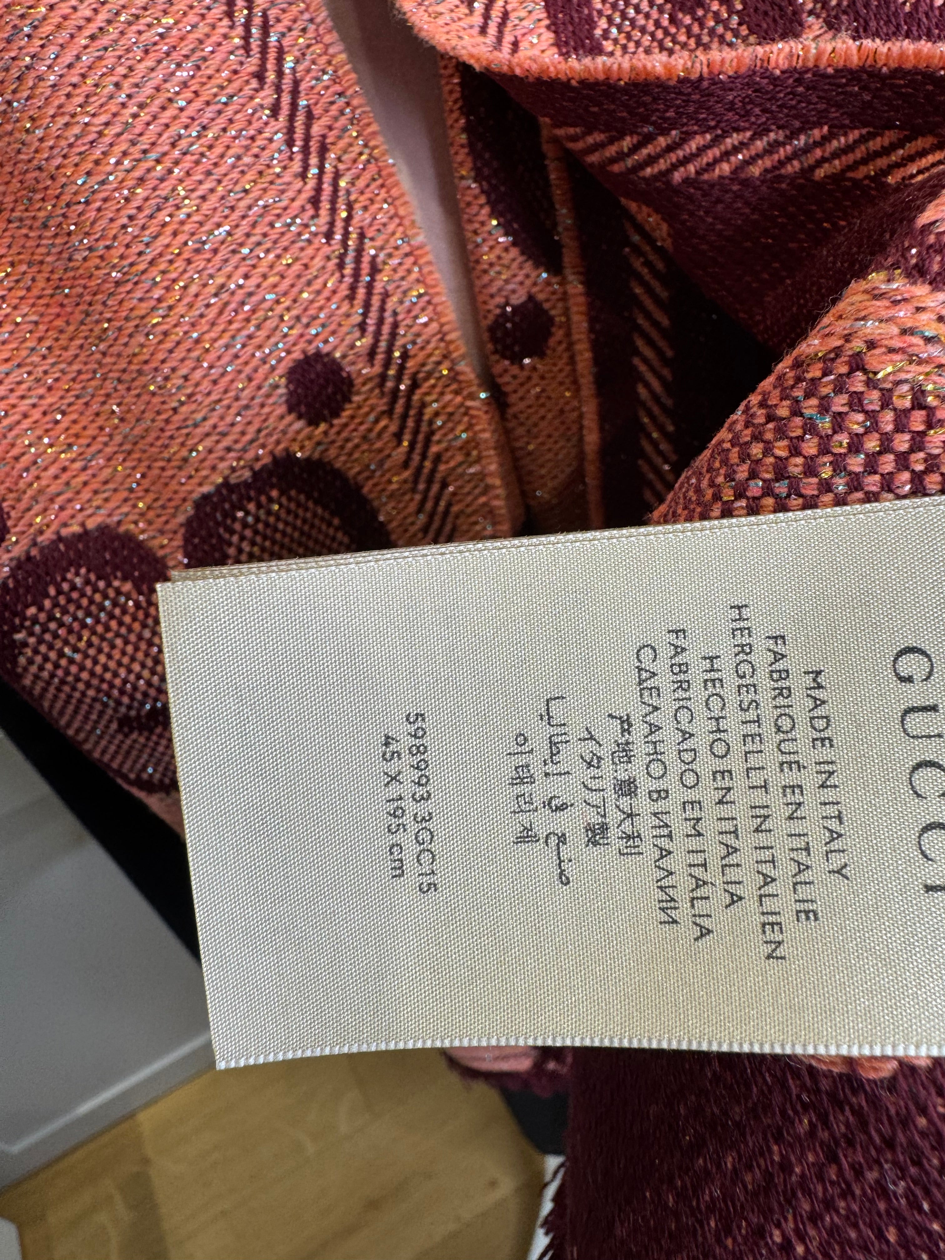 New Gucci Large GG Monogram Print Metallised Jacquard Scarf in Pink with Bordeaux