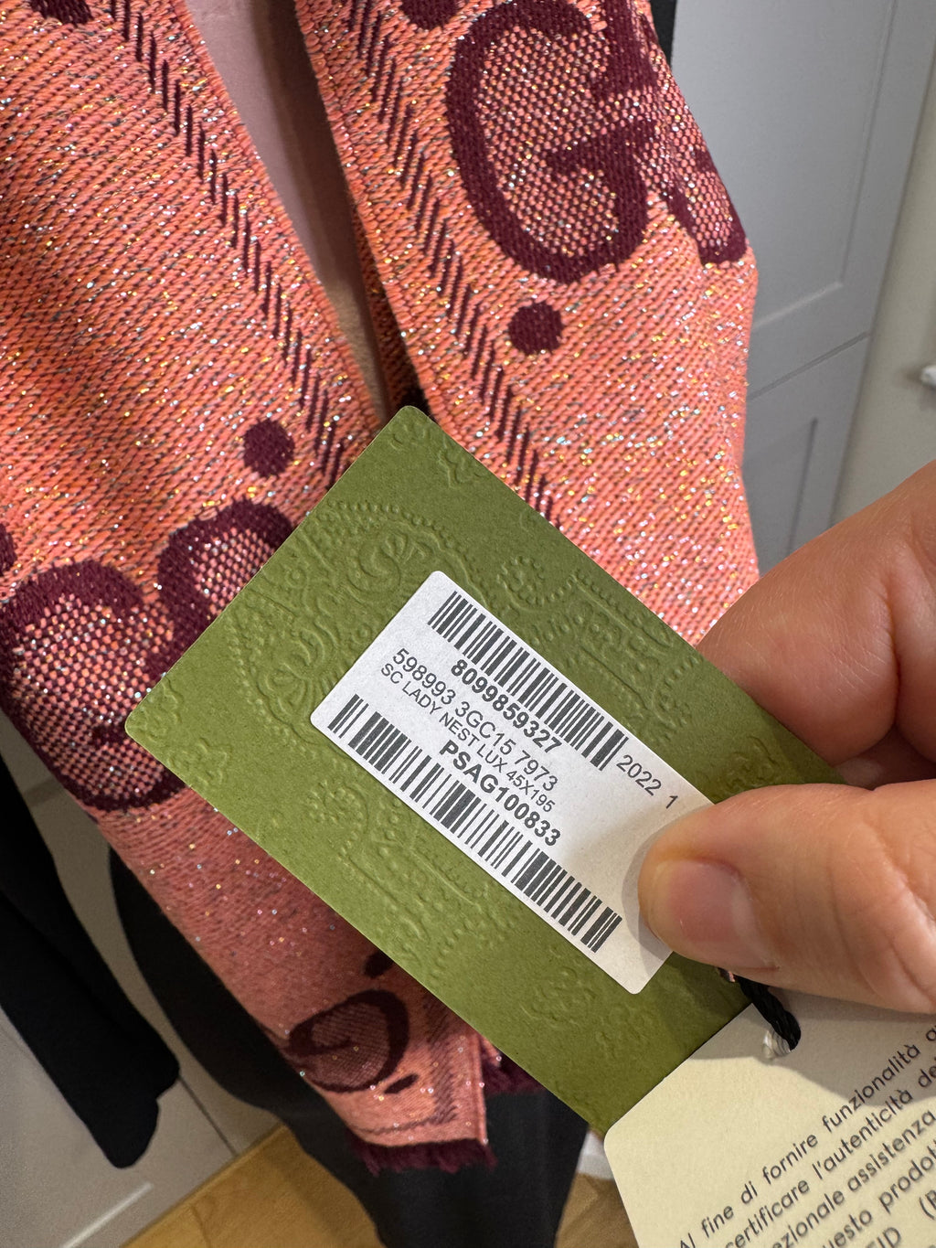 New Gucci Large GG Monogram Print Metallised Jacquard Scarf in Pink with Bordeaux