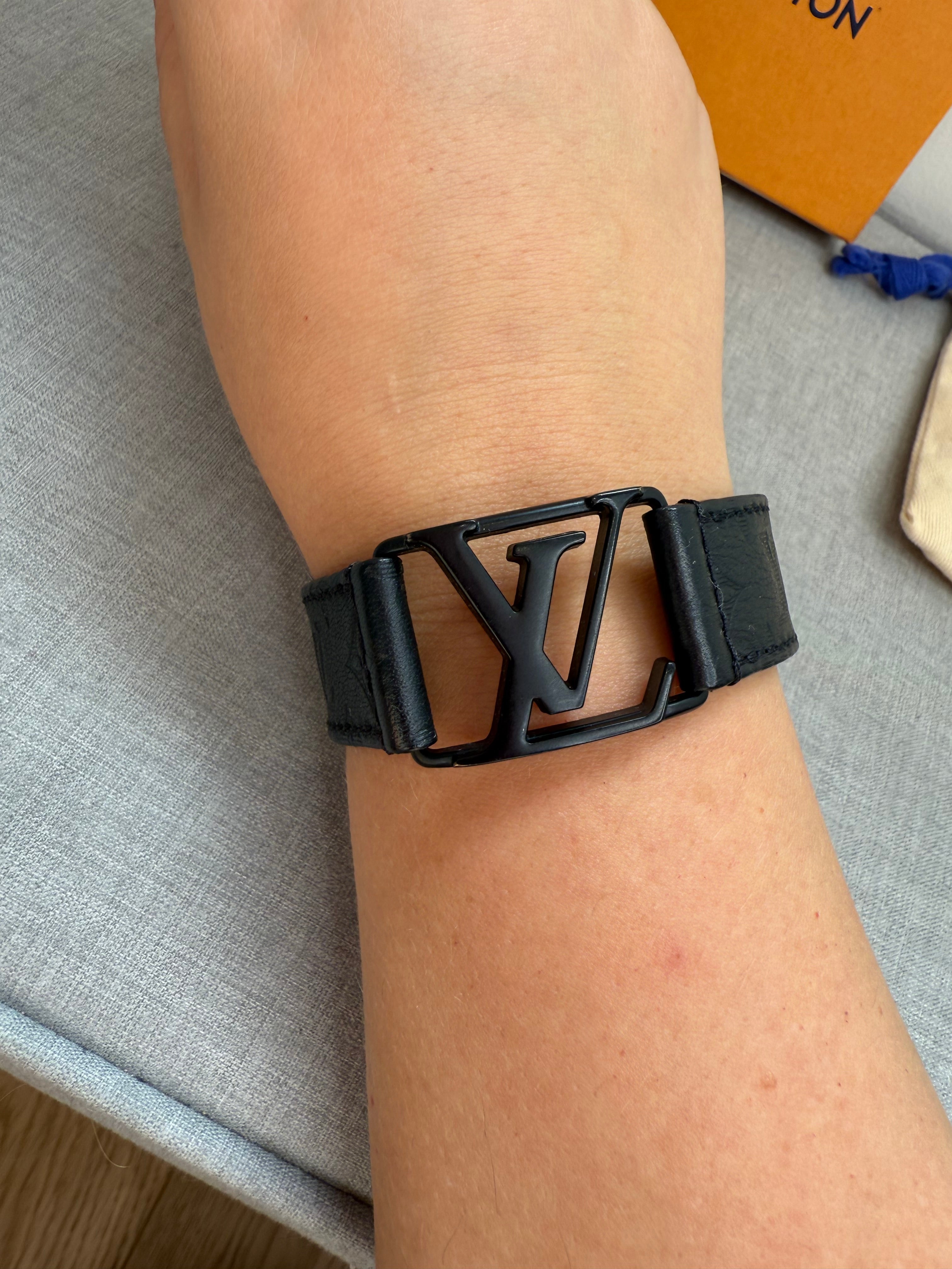 Pre-Owned Louis Vuitton Hockeinheim Bracelet in Black Empreinte monogram print