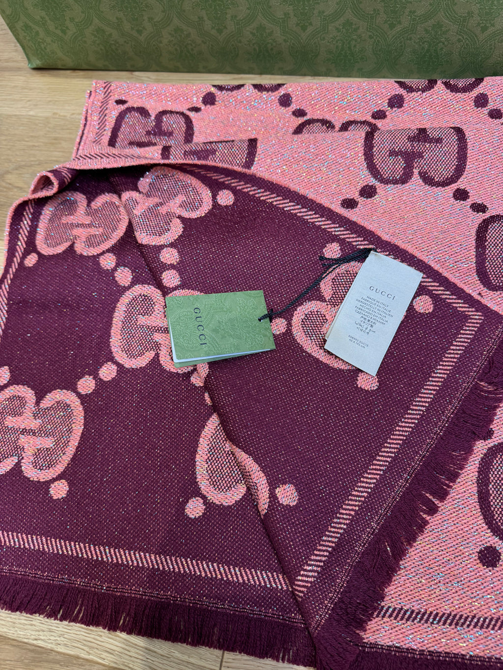 New Gucci Large GG Monogram Print Metallised Jacquard Scarf in Pink with Bordeaux