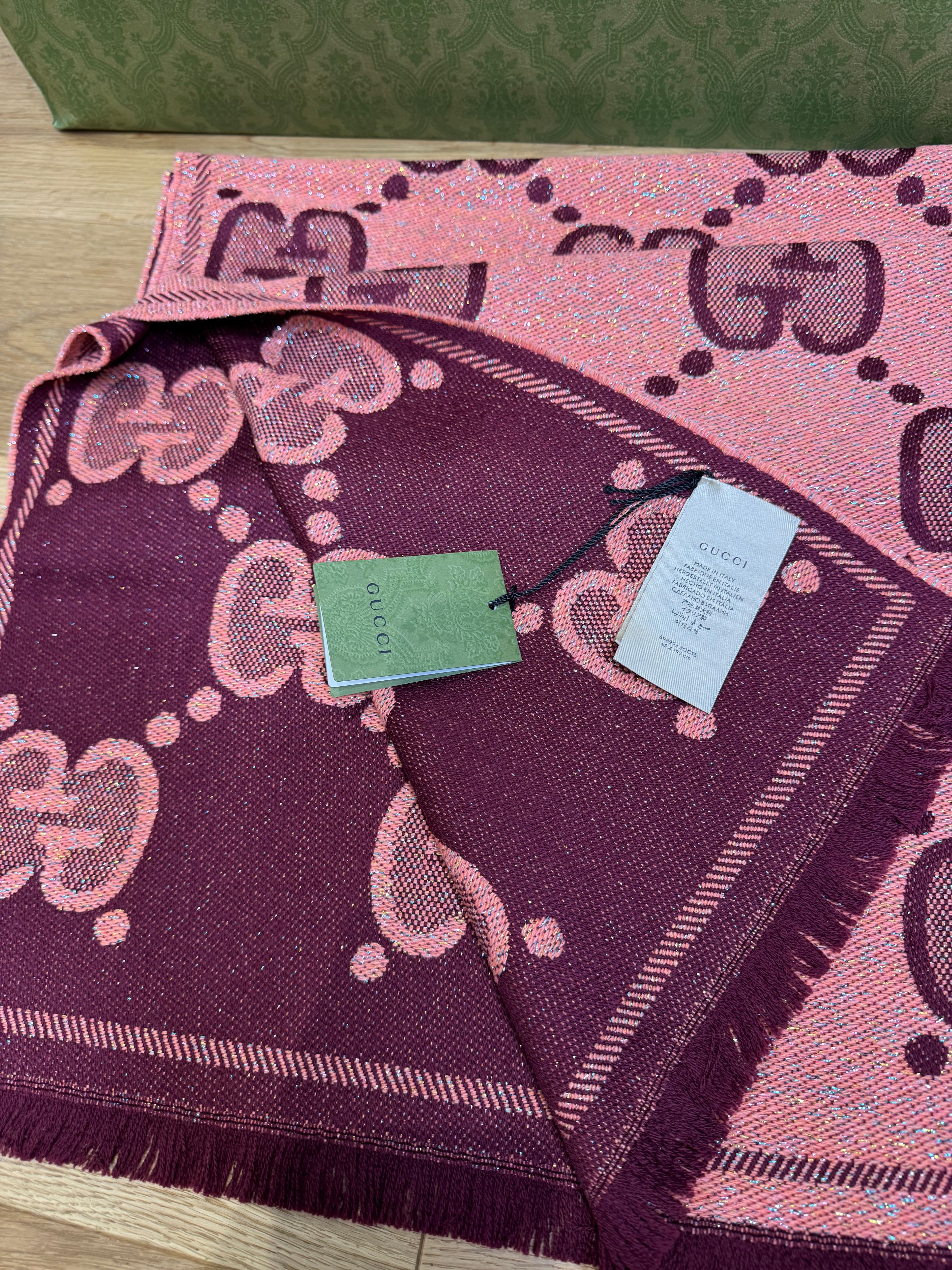 New Gucci Large GG Monogram Print Metallised Jacquard Scarf in Pink with Bordeaux