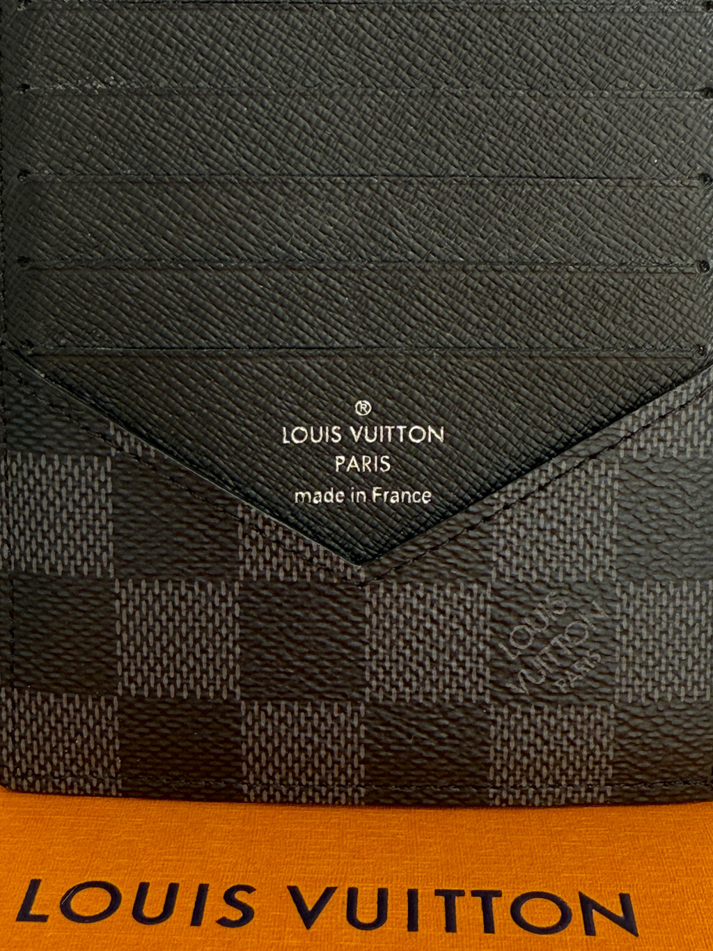 Pre-Owned Louis Vuitton Men’s Card Holder wallet in Damien Graphite