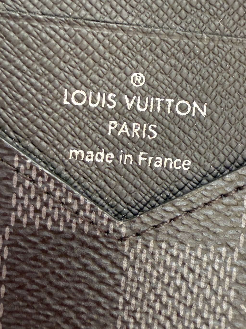 Pre-Owned Louis Vuitton Men’s Card Holder wallet in Damien Graphite
