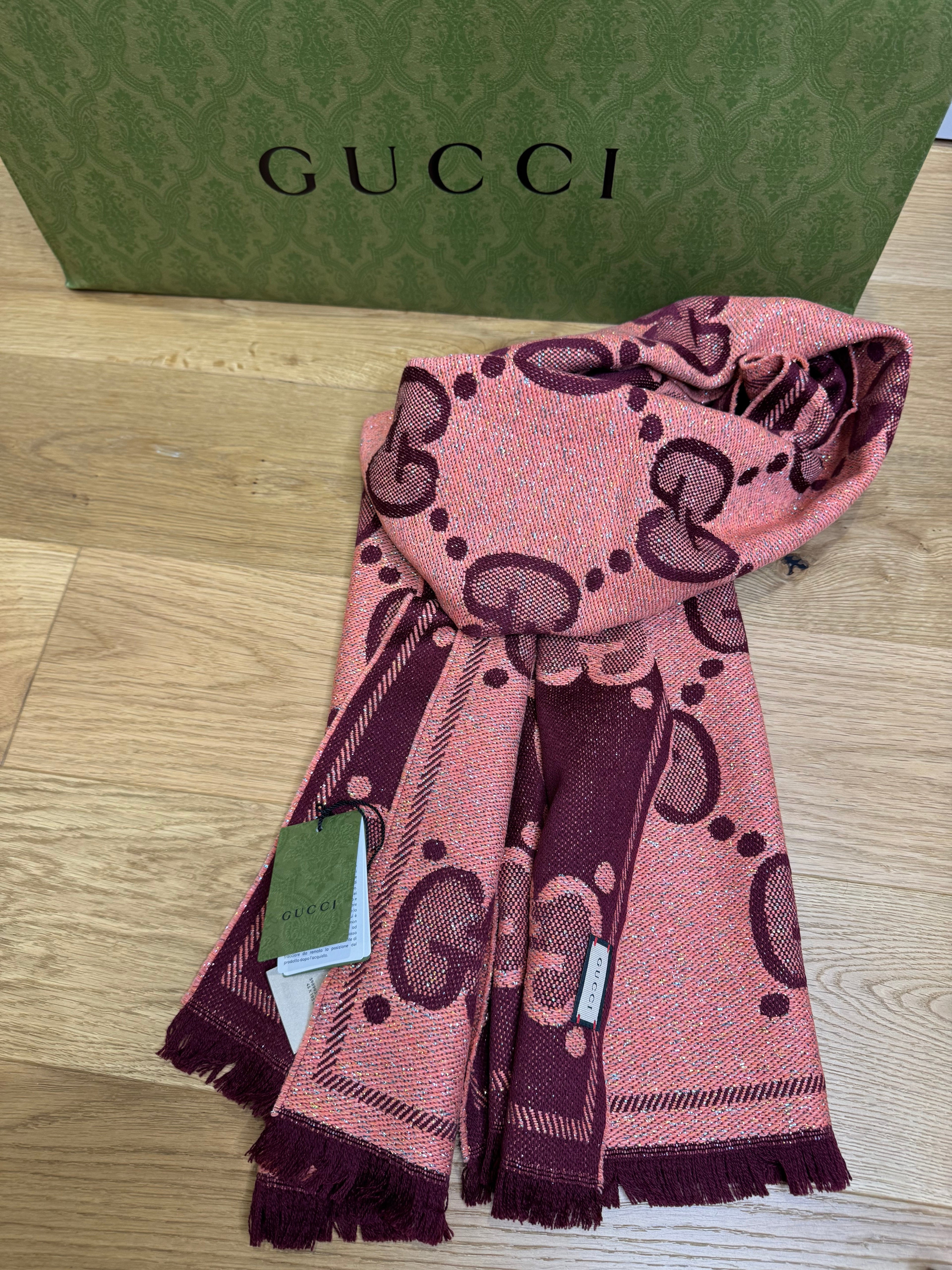 New Gucci Large GG Monogram Print Metallised Jacquard Scarf in Pink with Bordeaux