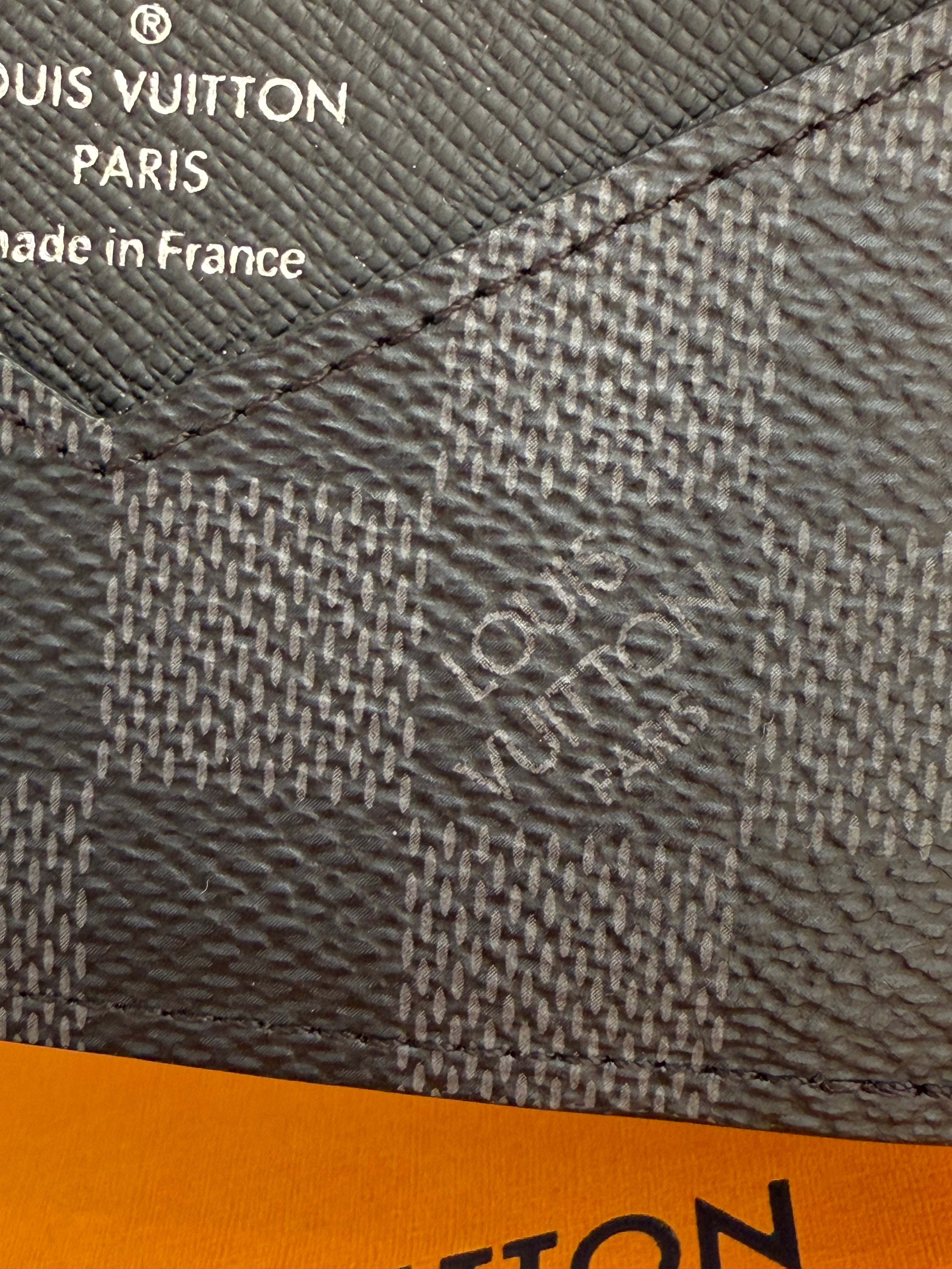 Pre-Owned Louis Vuitton Men’s Card Holder wallet in Damien Graphite