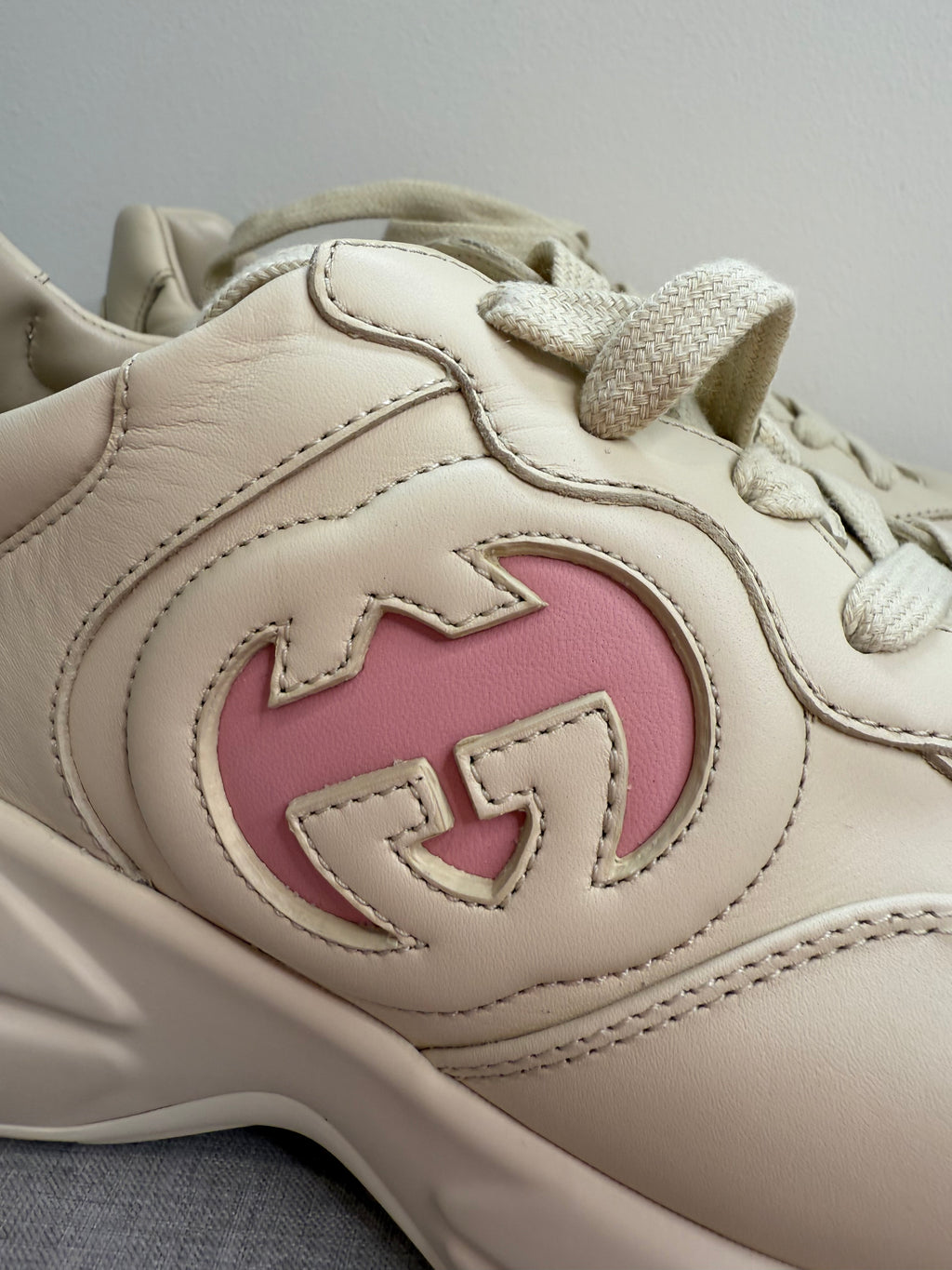 New Gucci Rhyton leather sneakers trainers in white
