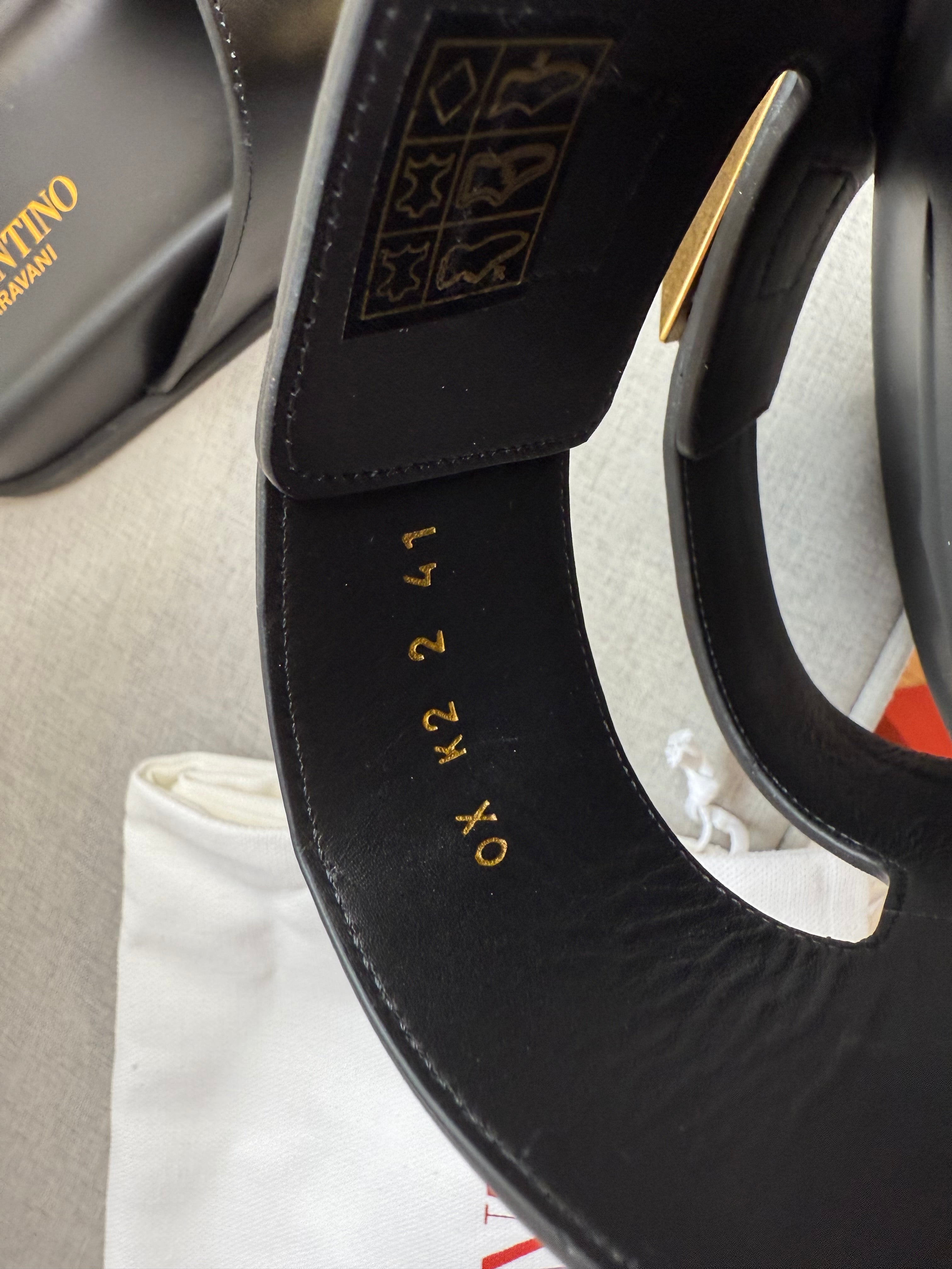 Valentino Garavani Roman Stud Leather Slides - Black (brand new in box)
