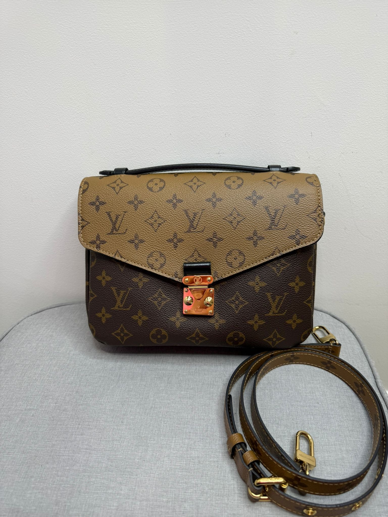Louis Vuitton monogram pochette Metis bag