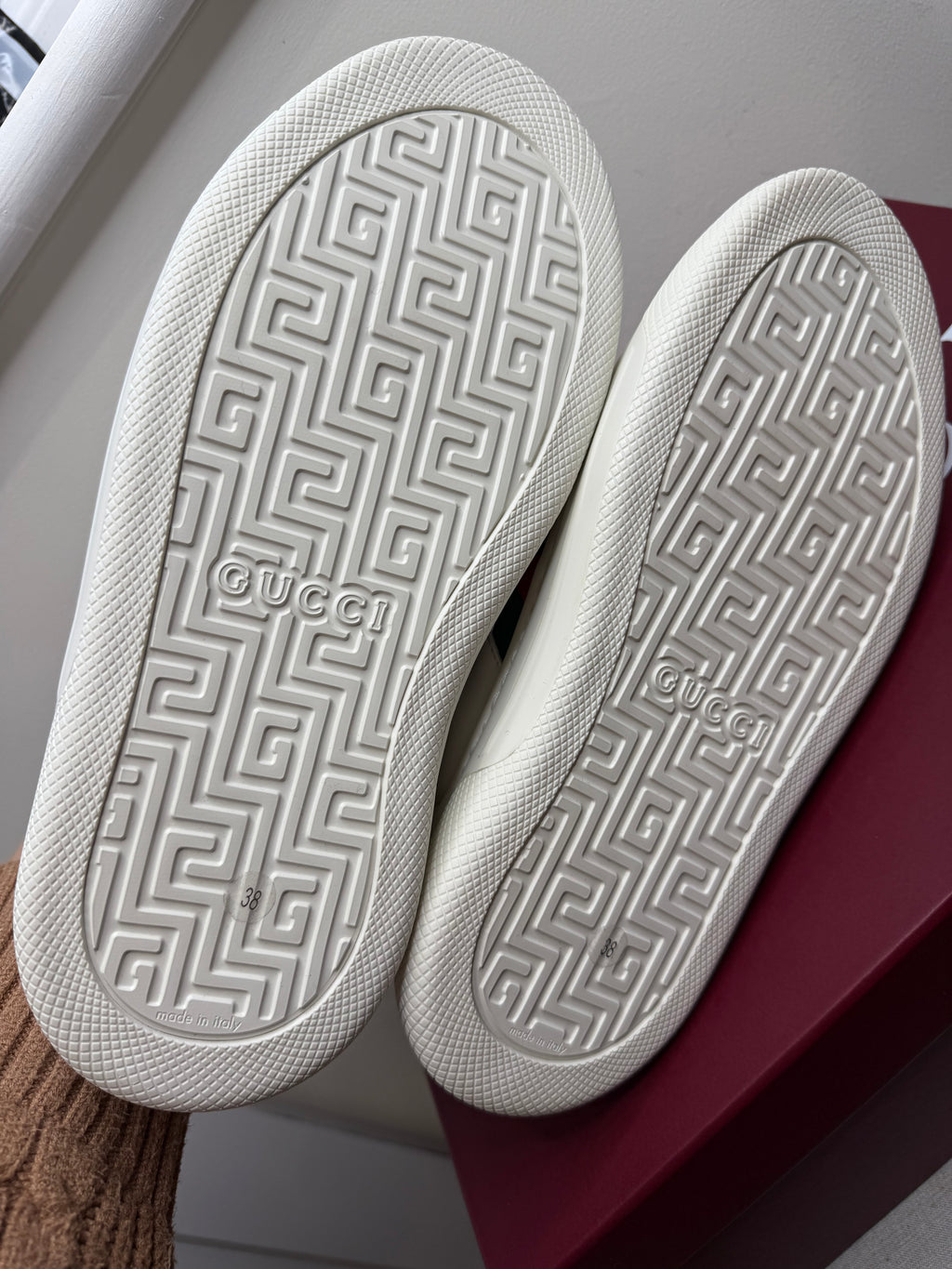 Sole detail of Gucci Ace women’s white leather trainers with green and red web stripe size EU 38