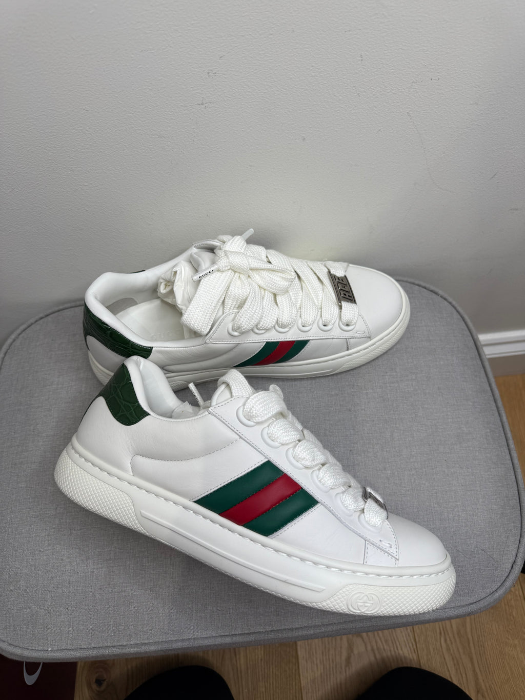 Sole detail of Gucci Ace women’s white leather trainers with green and red web stripe size EU 38